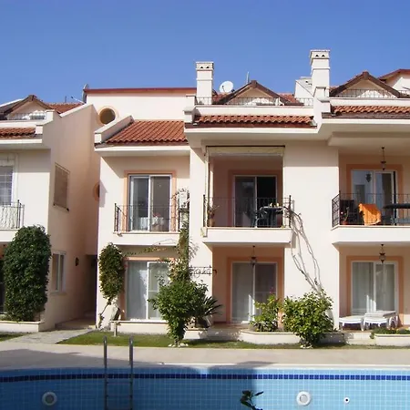 Lissa Gardens * فتحية
